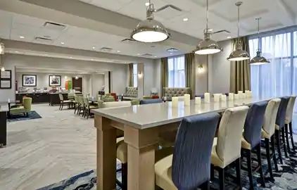 Hampton Detroit 3*