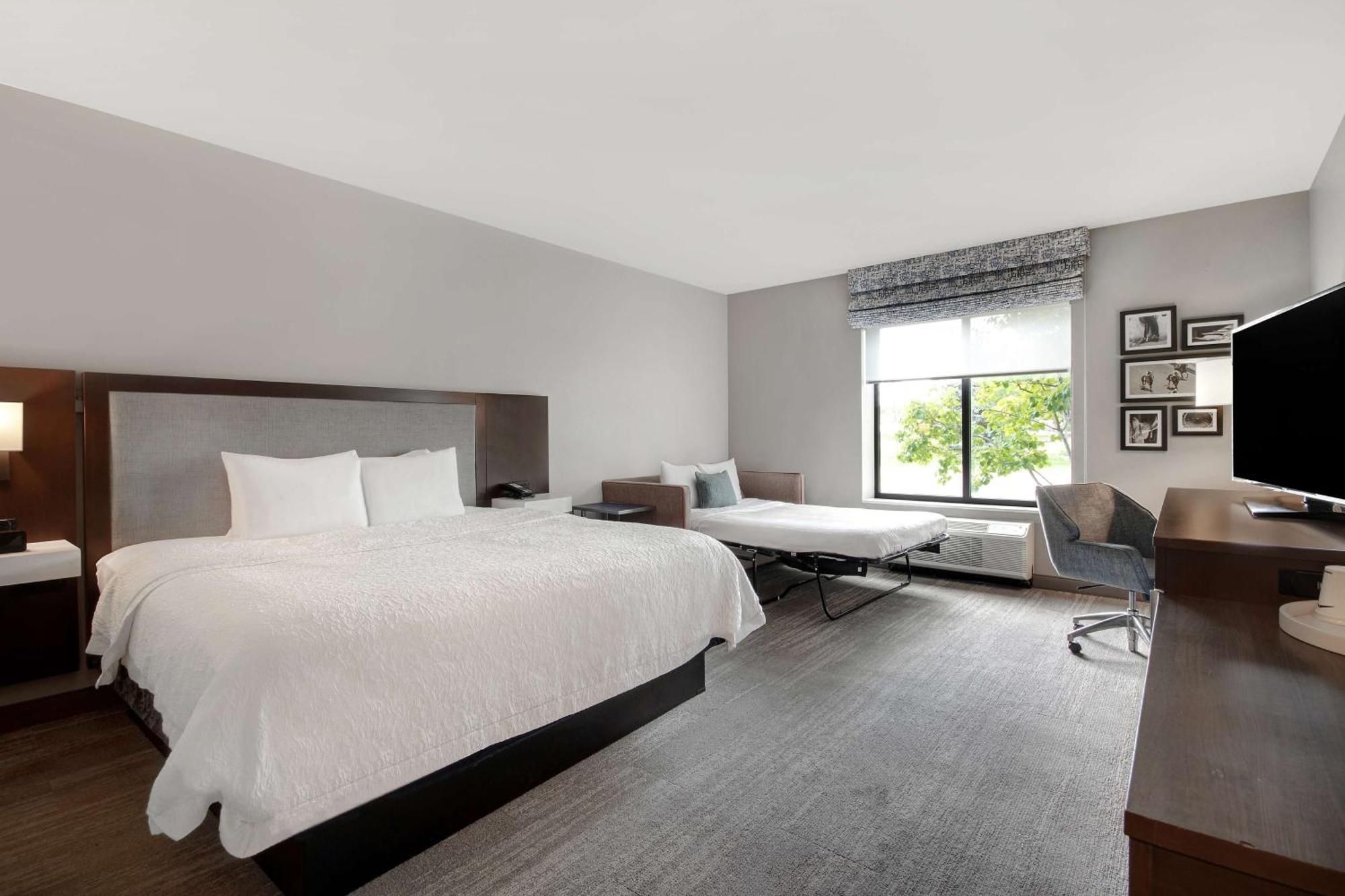 Hampton Detroit Hotel 3*